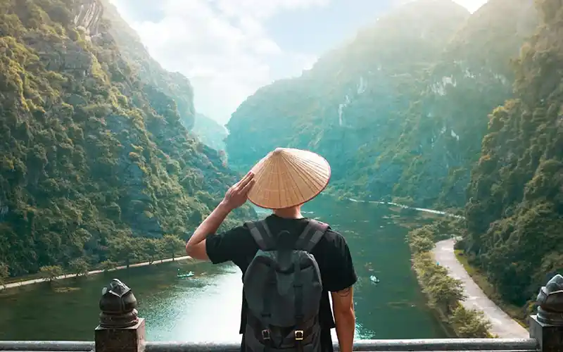 travelers loveing vietnam
